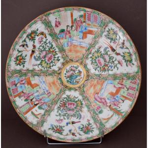 Chine Grand Plat En Porcelaine Aux Emaux De La Famille Rose