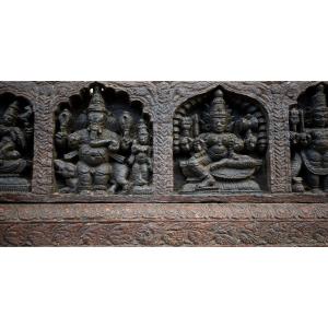 élément De Stèle En Bois Sculpté Inde 17 Eme Siècle