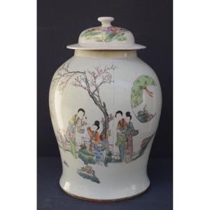  China: Covered Vase In Polychrome Porcelain With Famille Rose Enamels 