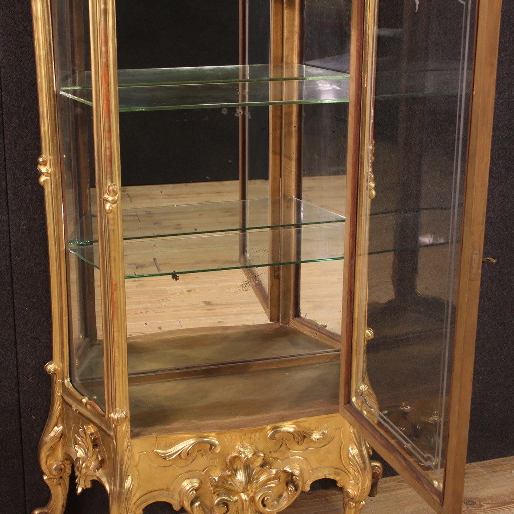 Elegant 19th Century Rocaille Style Gilded Showcase-photo-3