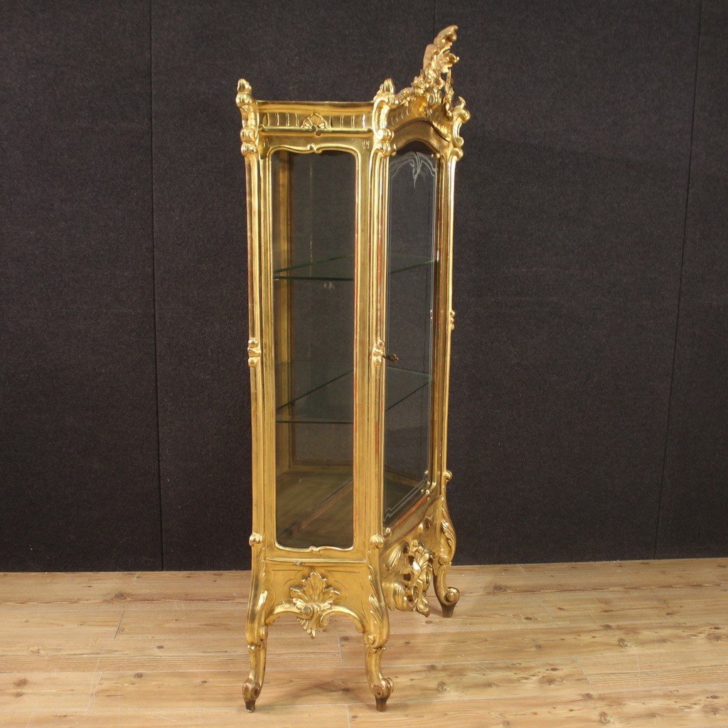 Elegant 19th Century Rocaille Style Gilded Showcase-photo-3