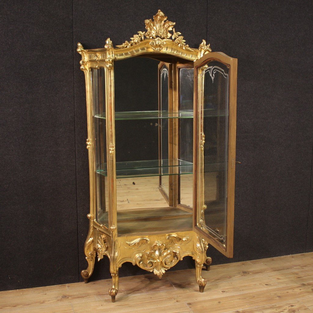 Elegant 19th Century Rocaille Style Gilded Showcase-photo-4