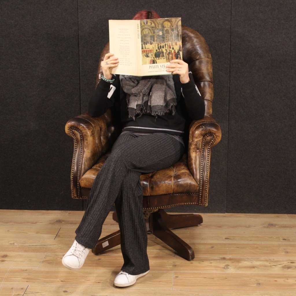 English Leather Armchair From The 20th Century-photo-2