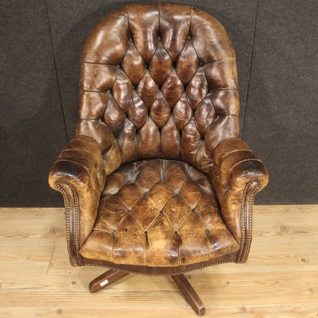 English Leather Armchair From The 20th Century-photo-1
