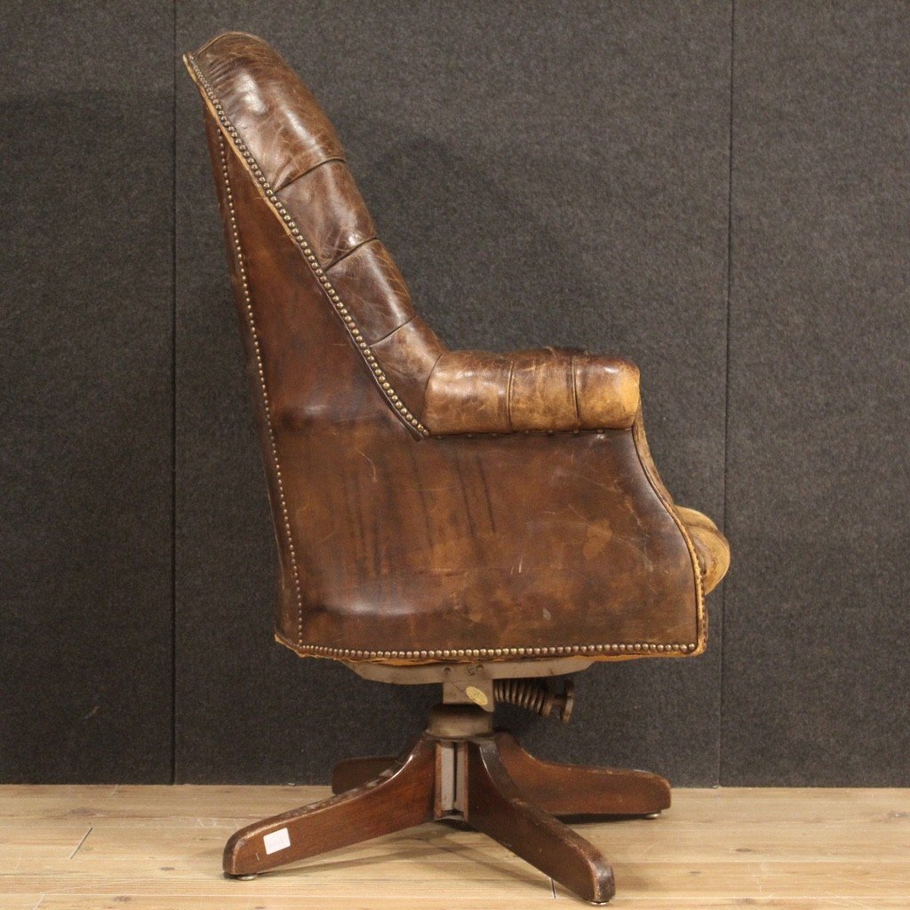 English Leather Armchair From The 20th Century-photo-2