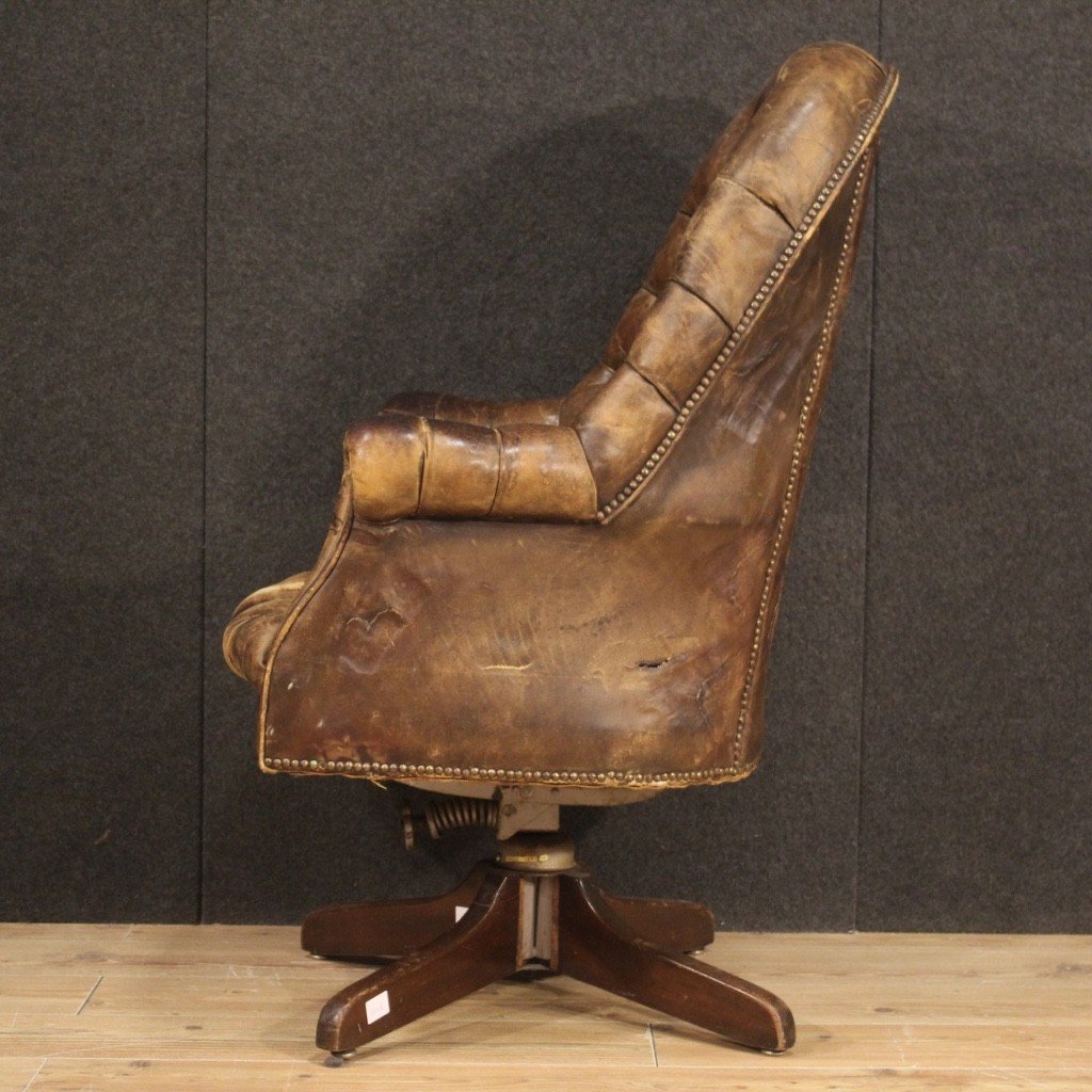 English Leather Armchair From The 20th Century-photo-4