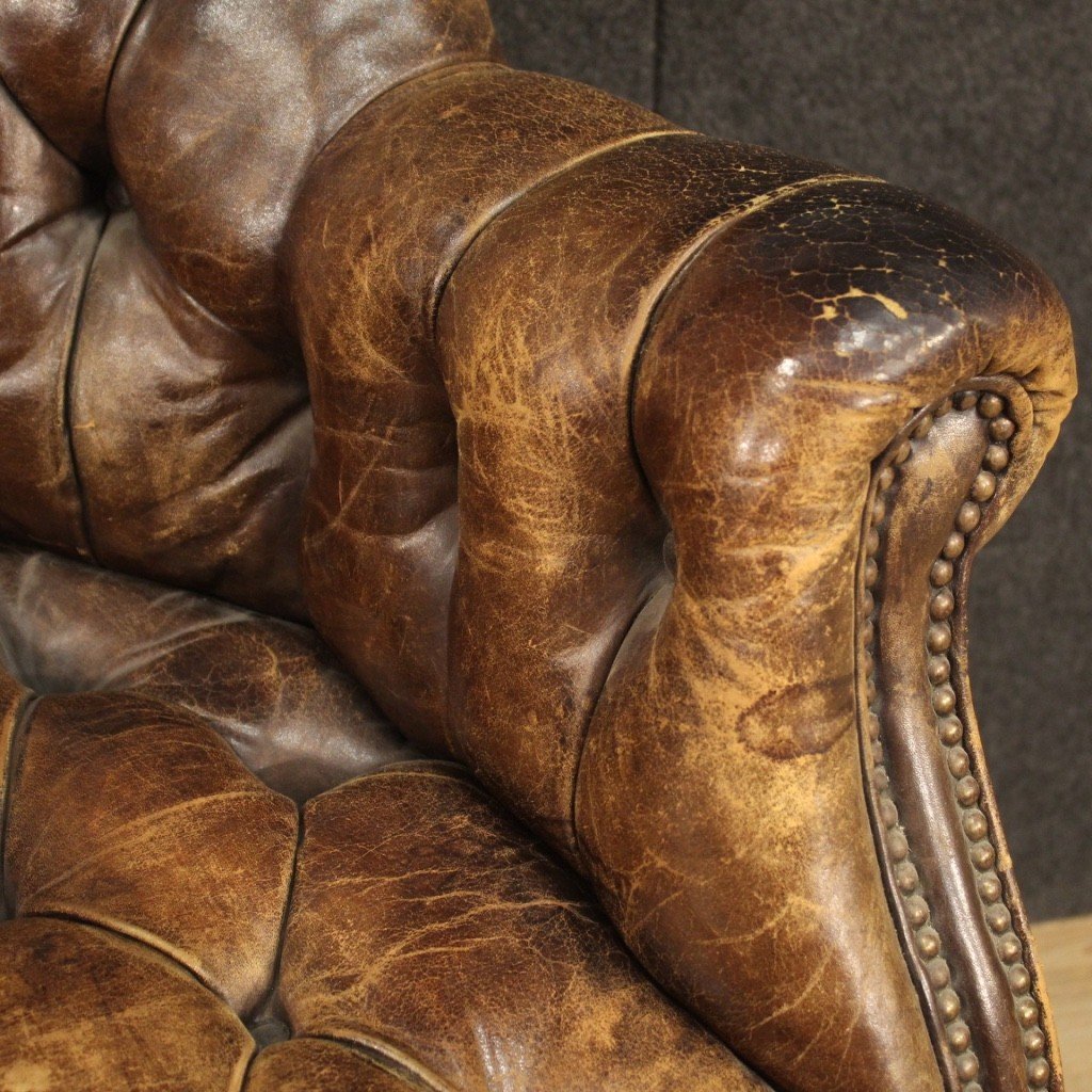English Leather Armchair From The 20th Century-photo-6