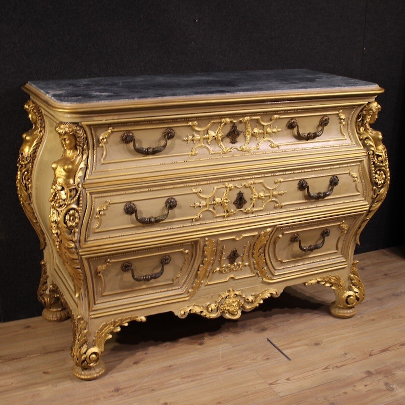 Commode italienne laquée et dorée du 20ème siècle