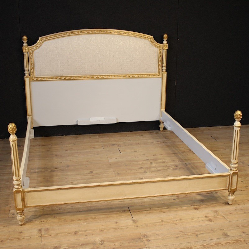 Lit double laqué et doré de style Louis XVI