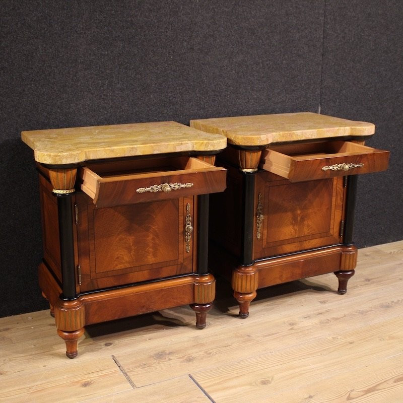 Paire de tables de chevet italiennes avec dessus en marbre du 20ème siècle-photo-3