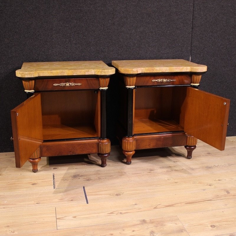 Paire de tables de chevet italiennes avec dessus en marbre du 20ème siècle-photo-4
