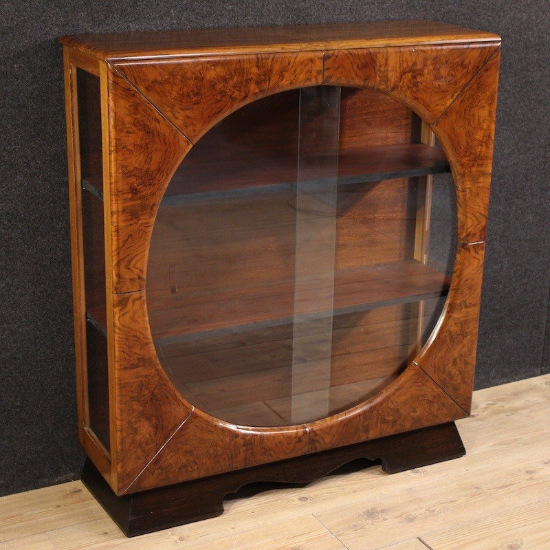 Vitrine italienne en noyer du 20ème siècle