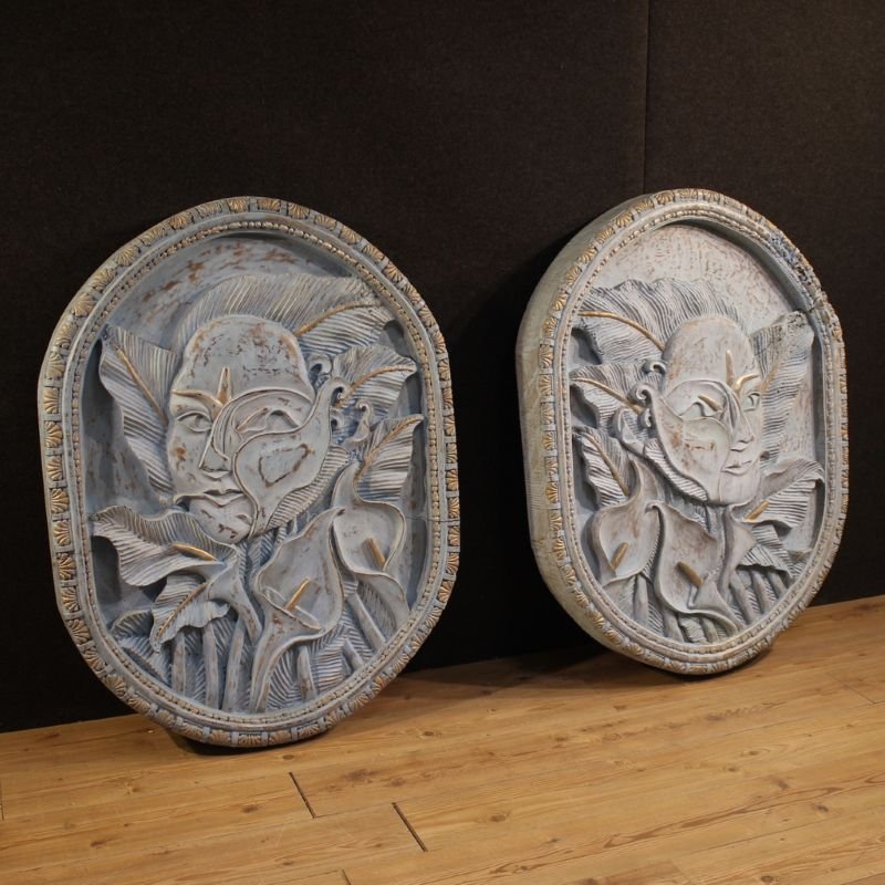 Sculpture en bas-relief, visage stylisé orné de fleurs, 20eme siècle-photo-2