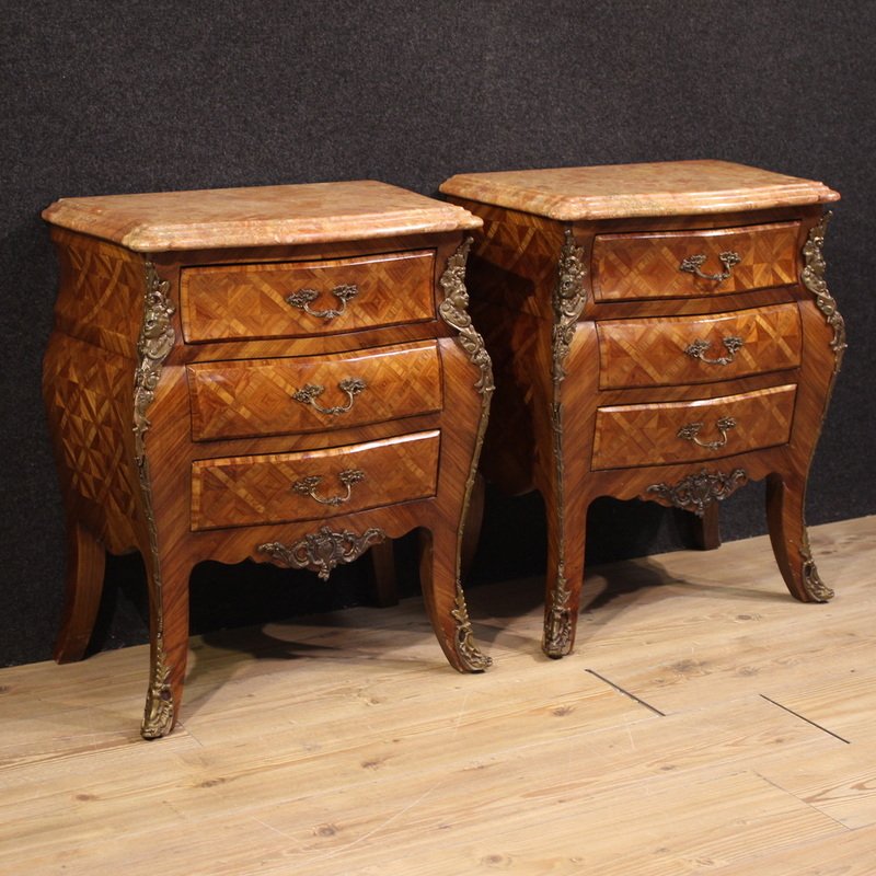 Paire de tables de chevet de style Louis XV, France, 20ème siècle