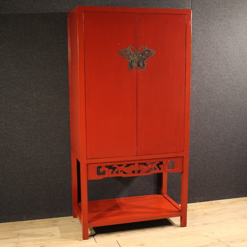 Armoire chinoise laquée de la seconde moitié du 20ème siècle