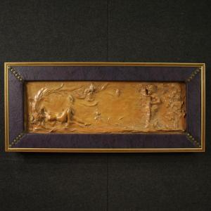 Bas-relief français en terre cuite, Vénus avec faune du 20ème siècle