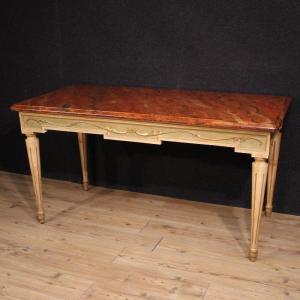 Table laquée et peinte de style Louis XVI du 20ème siècle