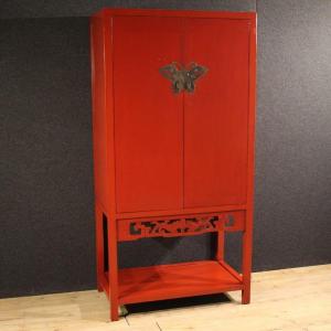 Armoire chinoise laquée de la seconde moitié du 20ème siècle