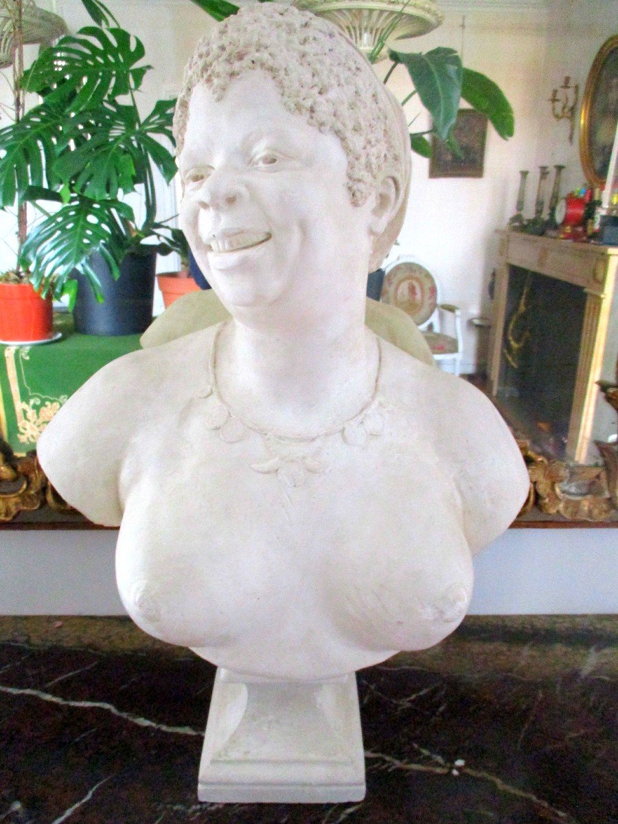 Buste En Platre : Portrait d'Une  Jeune  femme Africaine