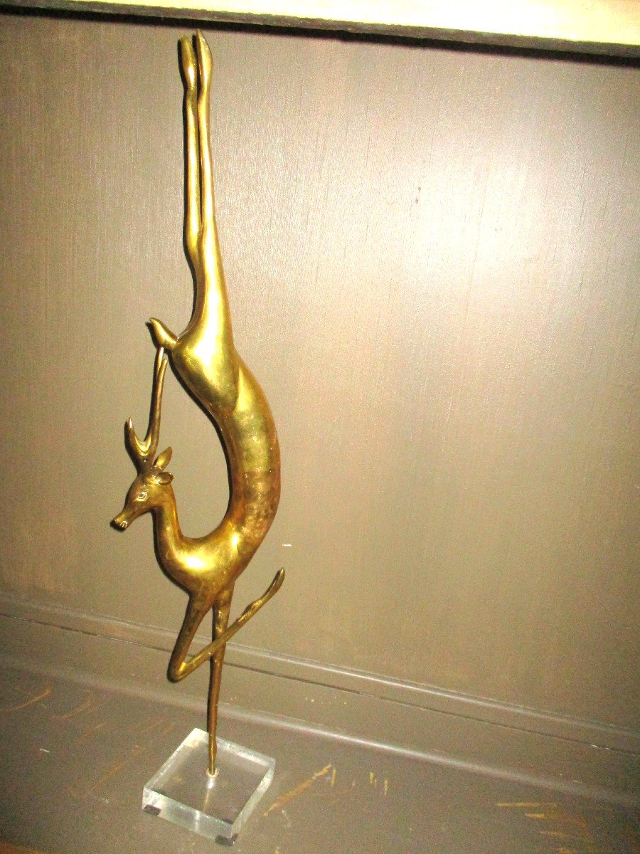 Grande Sculpture en laiton Représentant Une Antilope stylisée bondissant circa 1970-photo-2
