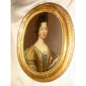 Louis XIV Period Oval Portrait Of The Countess Of Toulouse H/t & Golden Frame