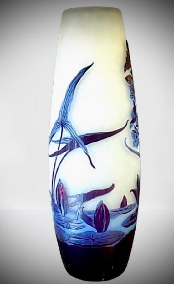 Galle Vase With Aquatic Decor-photo-3