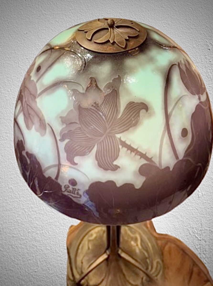 Gallé Lamp With Lotus Design-photo-2