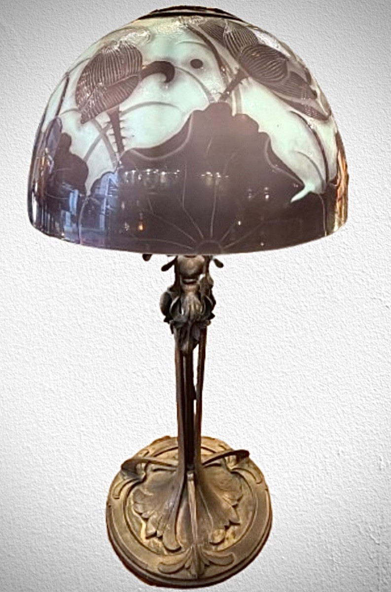 Gallé Lamp With Lotus Design-photo-3