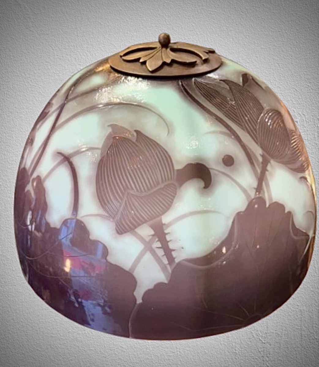 Gallé Lamp With Lotus Design-photo-3