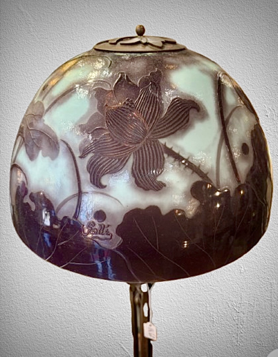 Gallé Lamp With Lotus Design-photo-4