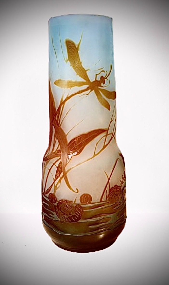 Galle vase a decor de libellule 