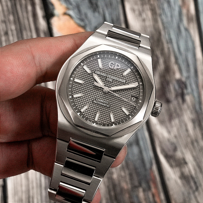 Girard Perregaux Laureato Date -2019--photo-4