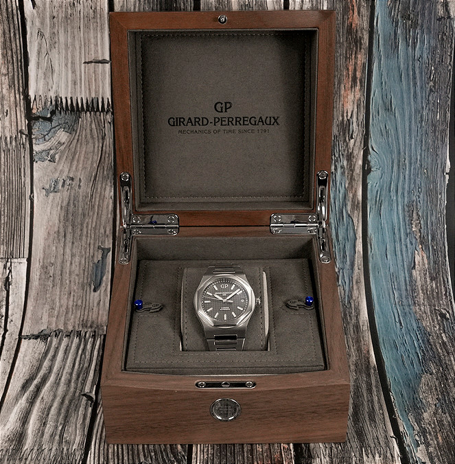 Girard Perregaux Laureato Date -2019--photo-4