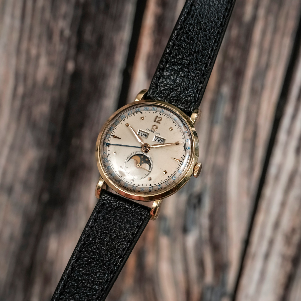 Omega Cosmic Triple Date 18k Yellow Gold -1946--photo-4