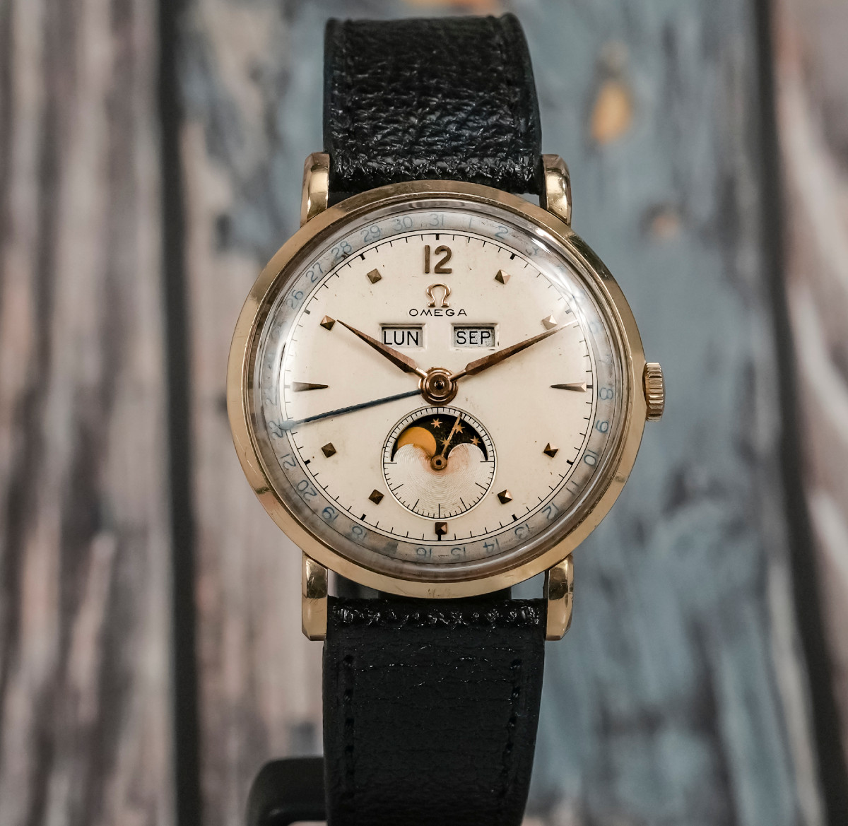 Omega Cosmic Triple Date 18k Yellow Gold -1946-