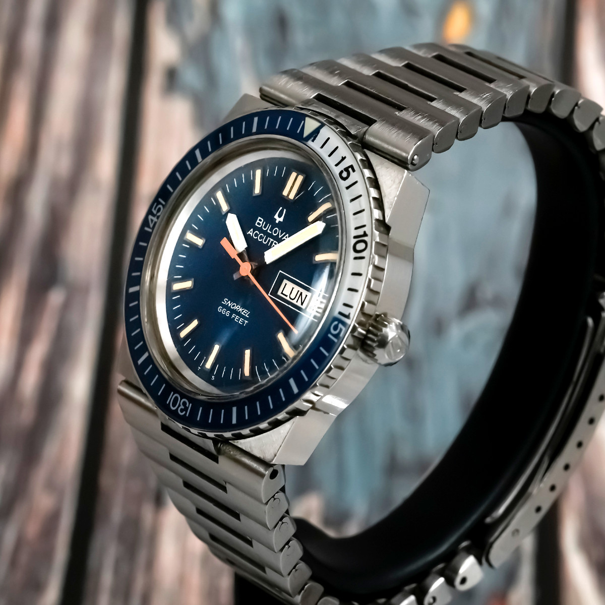 Bulova Accutron Snorkel 666 -1974--photo-2