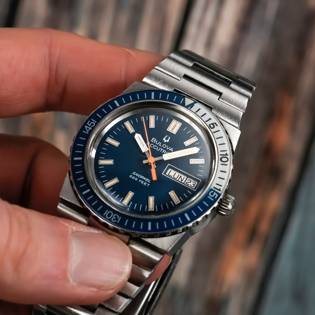 Bulova Accutron Snorkel 666 -1974--photo-1