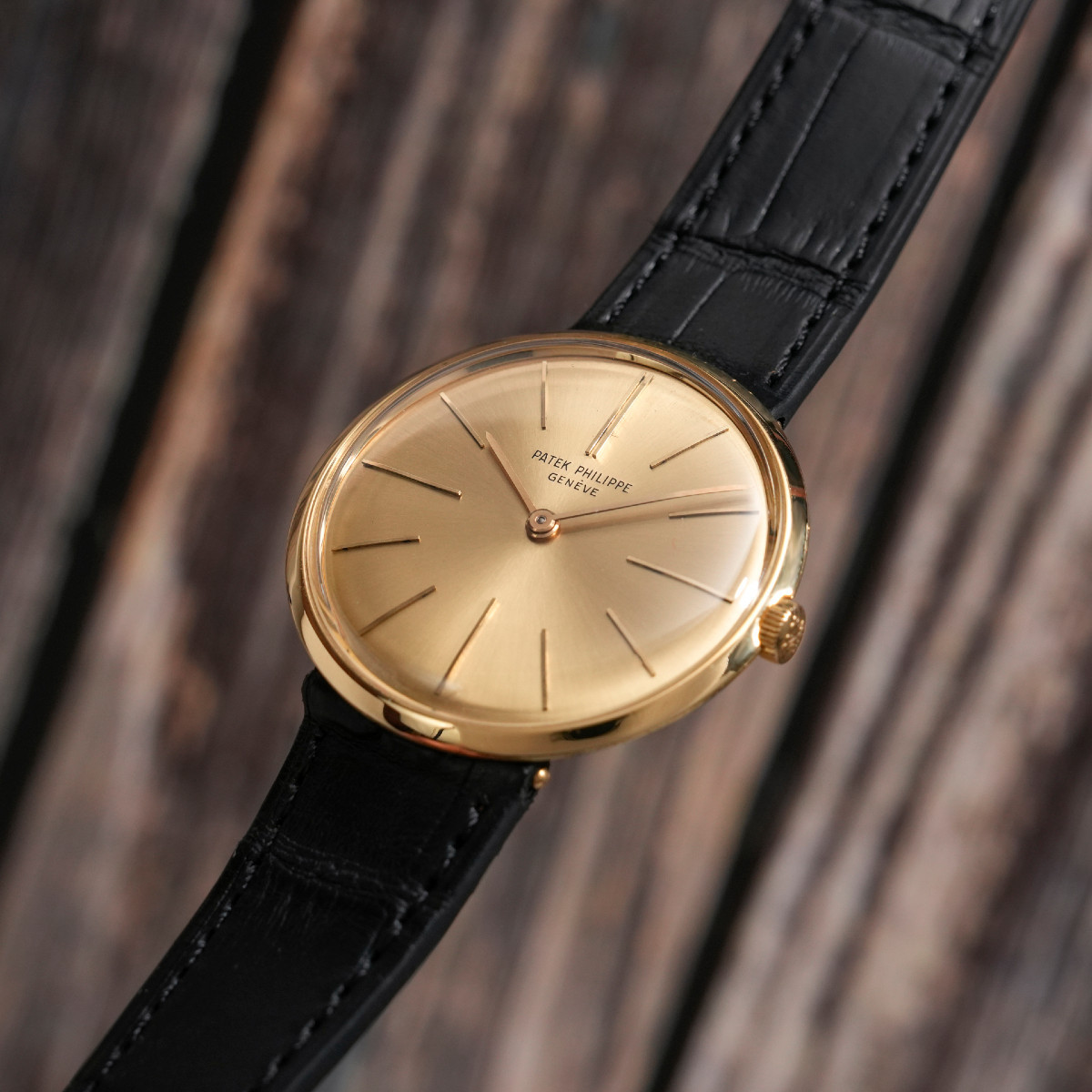 Patek Philippe Calatrava "Disco Volante" or jaunes 18K -1964--photo-3