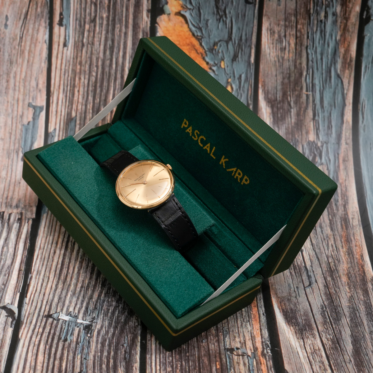 Patek Philippe Calatrava "Disco Volante" or jaunes 18K -1964--photo-2