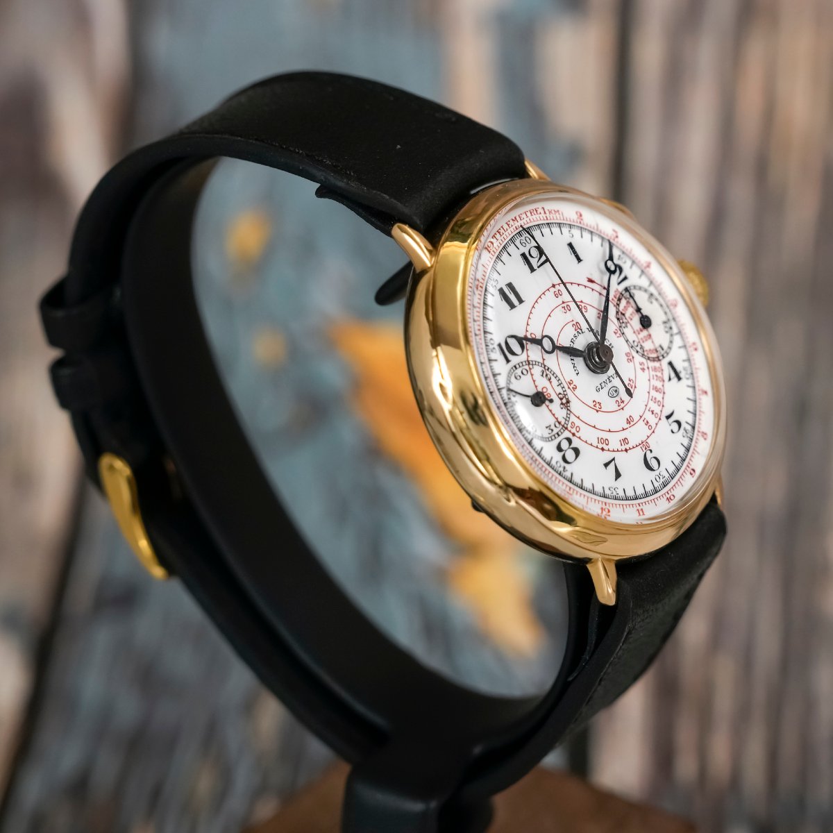 Universal Genève Chronographe Mono-poussoir 39.5 Mm 18k Yellow Gold Circa 1935-photo-4
