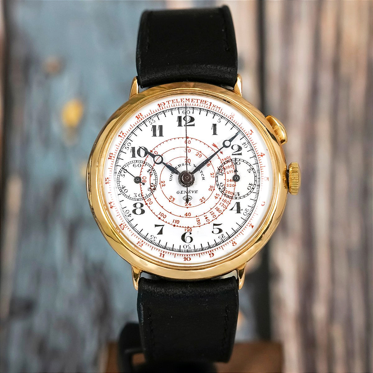 Universal Genève Chronographe Mono-poussoir 39.5 Mm 18k Yellow Gold Circa 1935