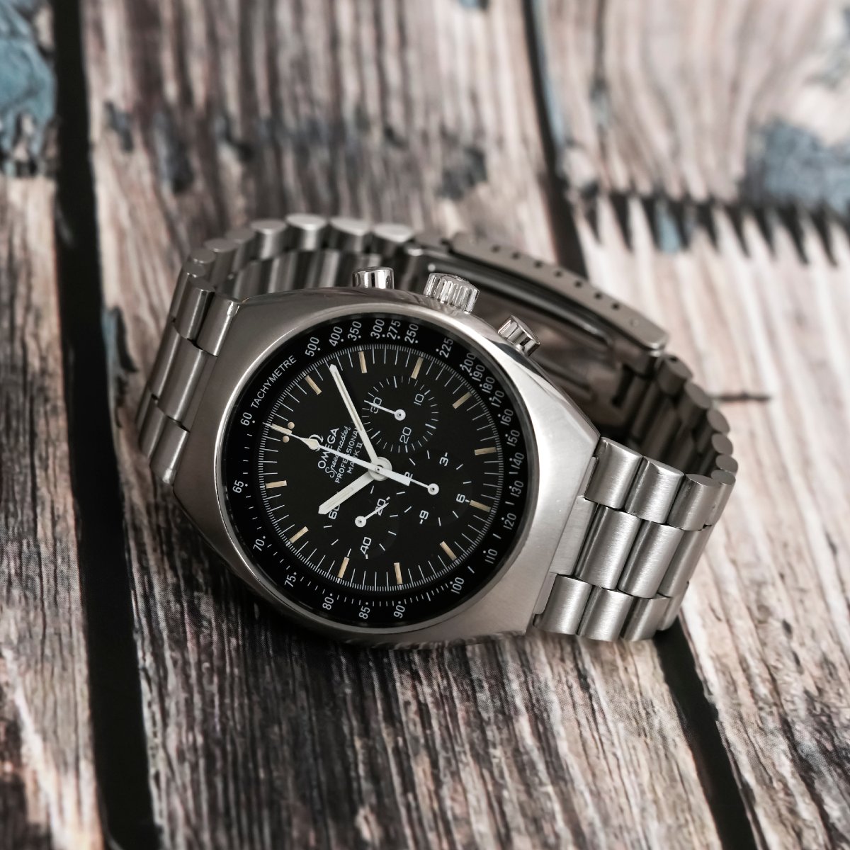 Omega Speedmaster Mark II -1975--photo-1