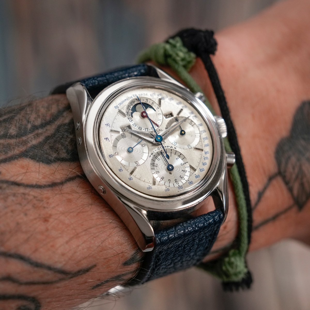 Universal Genève Chronographe Tri-Compax Calendrier Complet Phases de Lune Circa 1960-photo-2