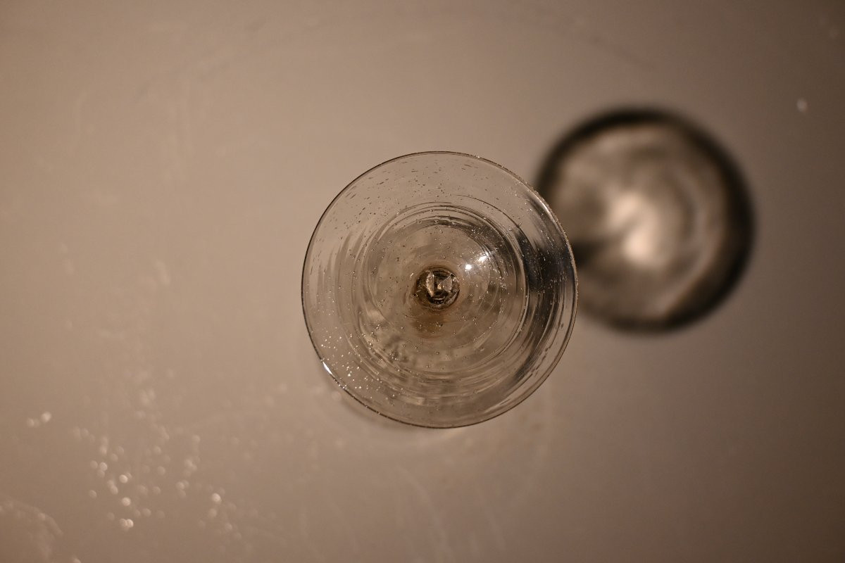 Verre soufflé côtelé d'époque fin XVIIe-photo-4