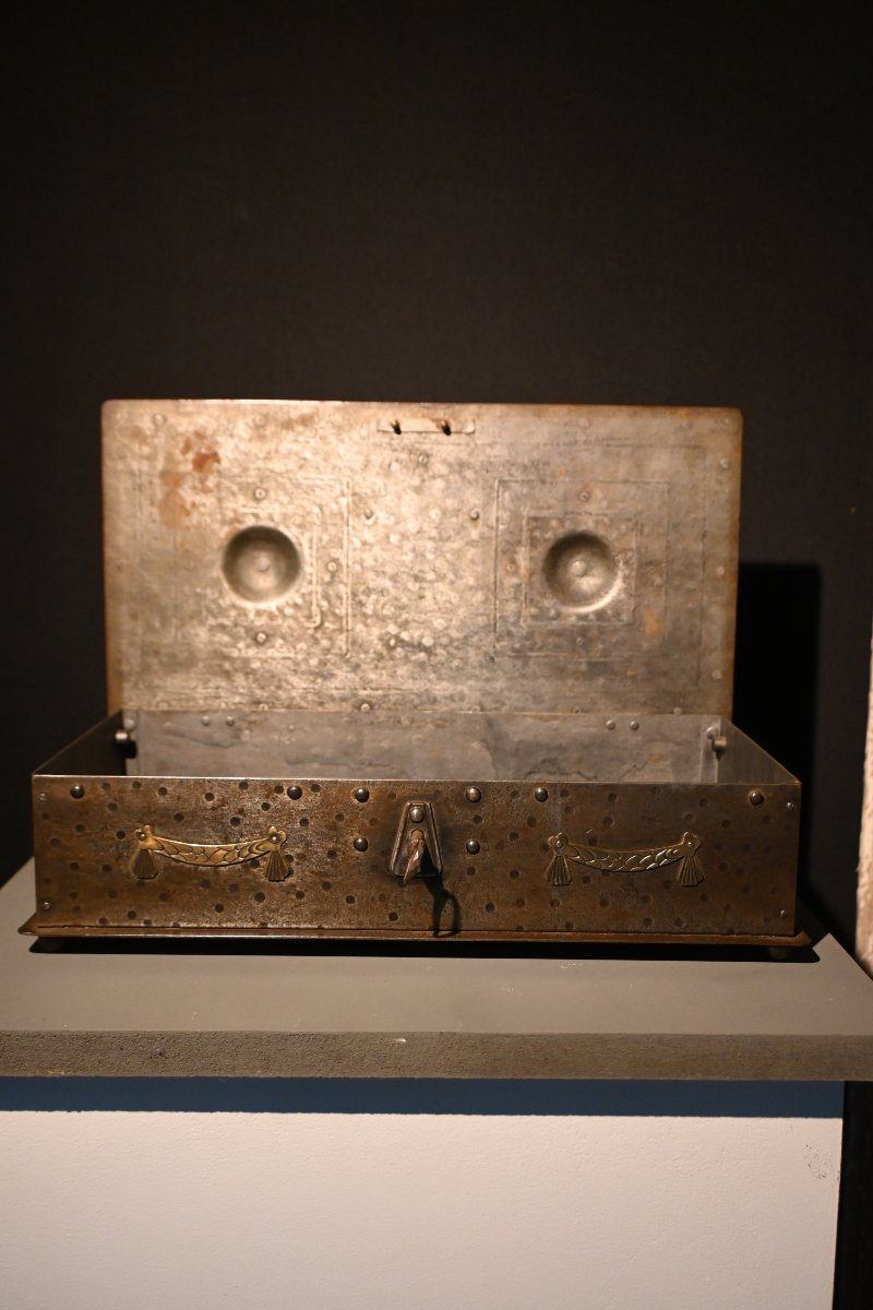 Hugo Berger Iron Box From The 1900's-photo-2