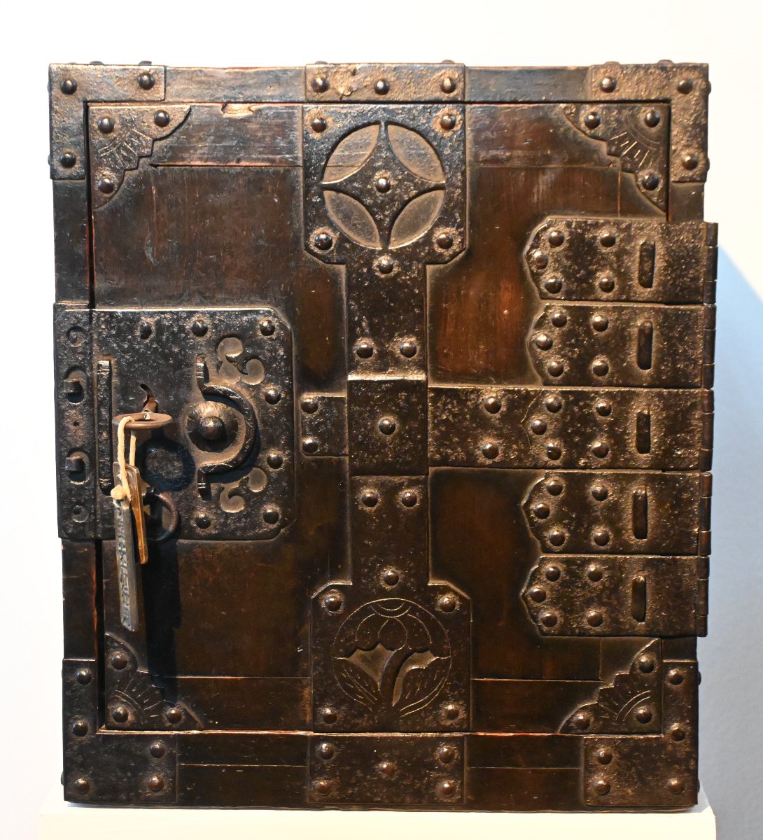 Funa Dansu Japanese Chest With Its Key, A 19th-century Antique Marine Chest