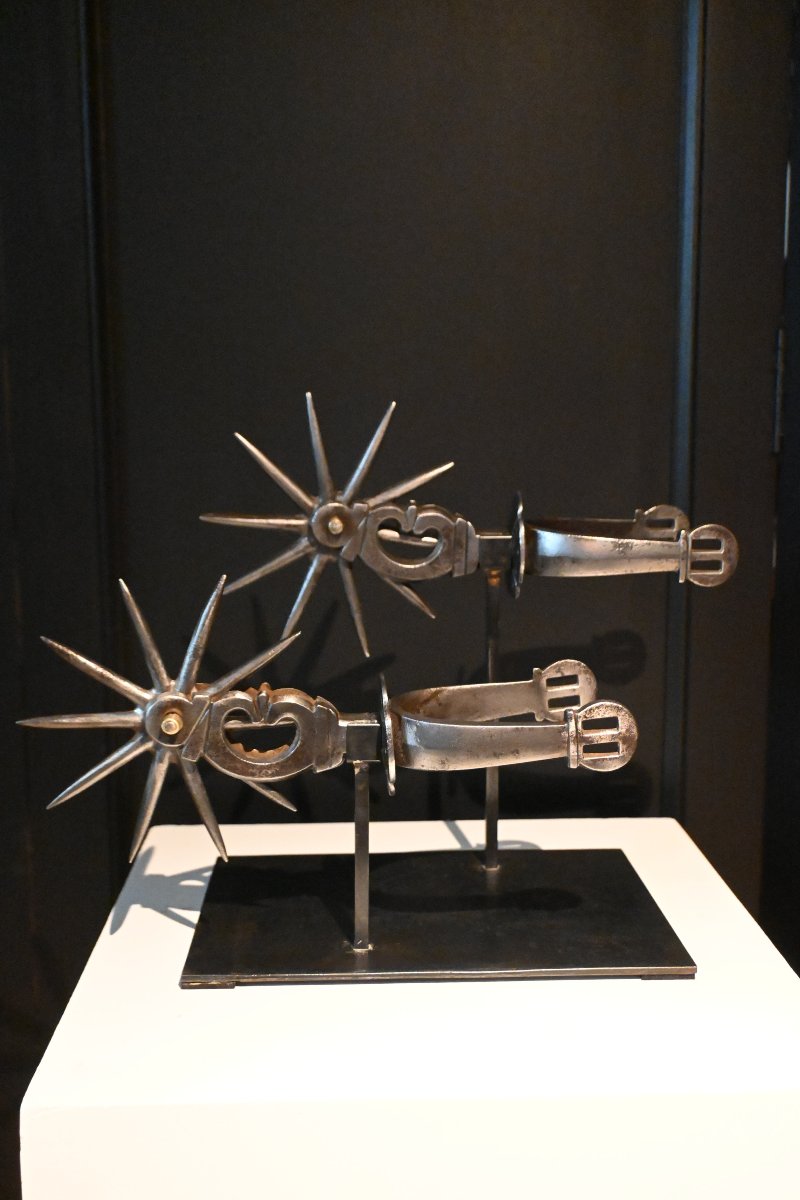 Paire d'éperons en fer forgé de grande dimension d'époque 19ème siècle-photo-2
