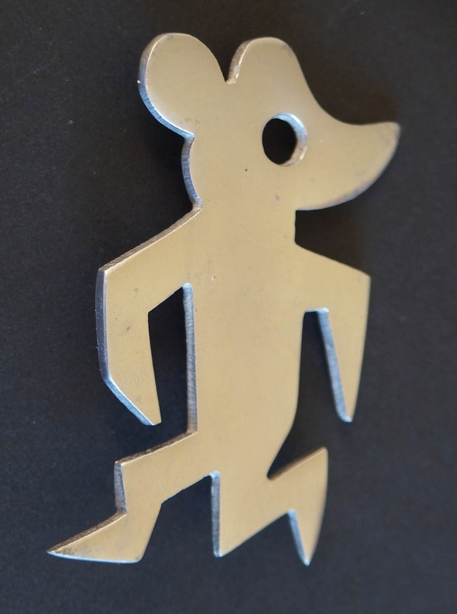 Broche"Mickey" en aluminium attribuée à Glen Yank-photo-2