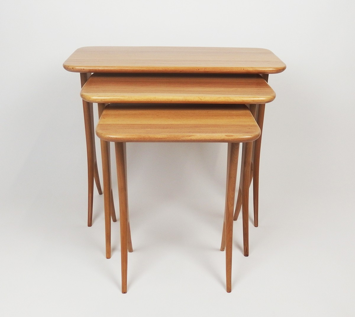 Ensemble de trois tables gigognes par Raphaël-photo-2