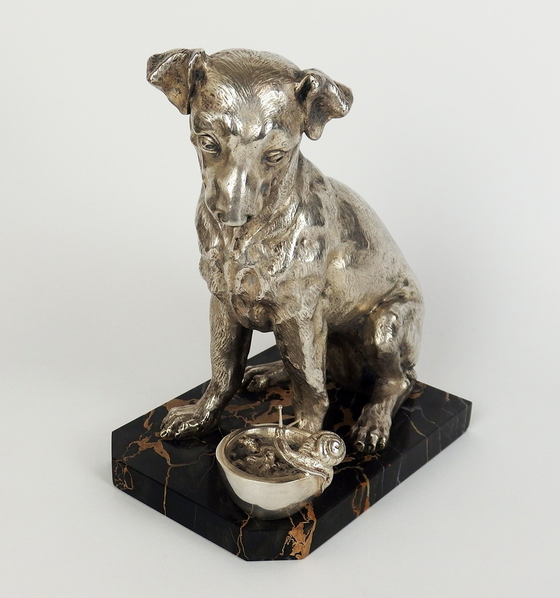 "L'intrus" bronze représentant un chien et un escargot par F Coffin-photo-2
